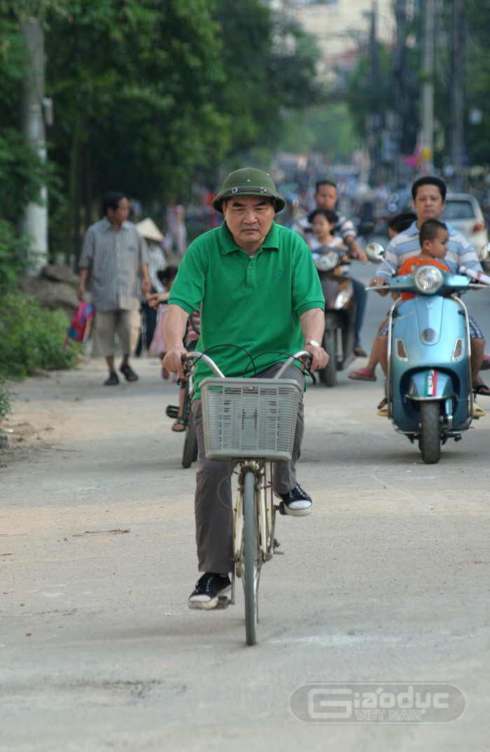 "Tôi nhập ngũ vào ngày 5/8/1967, lúc đó ước mơ trở thành một sĩ quan đã là một ước mơ lớn, làm chỉ huy là ước mơ quá lớn. Nhưng rồi qua chiến trận, qua sự trưởng thành thử thách trong chiến đấu, dần dần tôi đã được cấp trên tín nhiệm giao cho các vị trí chỉ huy lần lượt từ cấp trung đội (B phó) lên dần Đại đội (C trưởng), rồi Trung đoàn (E phó E.66), Sư đoàn (F trưởng F.304), Tư lệnh Quân đoàn 2, và Tư lệnh Quân Khu 1. Khi đó tôi mới nhập ngũ, được tăng cường vào C11, D9. Trận đánh đầu tiên vào ngày 2/5/1968, với nhiệm vụ tập kích đại đội lính Mỹ ở điểm cao 425, phía tây Khe Sanh. Đơn vị tôi sau khi tiêu diệt địch đã làm chủ trận địa, một số đơn vị rút về phía sau, riêng trung đội của tôi thì được lệnh chốt giữ. Và 2 ngày đêm ác chiến sau đó thật dữ dội vì bộ binh Mỹ tấn công hòng chiếm lại cao điểm. Lần đầu ra trận tôi cũng rất sợ, không biết khi thấy kẻ địch mình sẽ như thế nào. Nhưng rồi khi tiếng súng vang lên khai hỏa trận chiến thì tôi không cảm thấy sợ, mà chỉ nghĩ hãy nhanh chóng phát hiện kẻ địch và tiêu diệt"